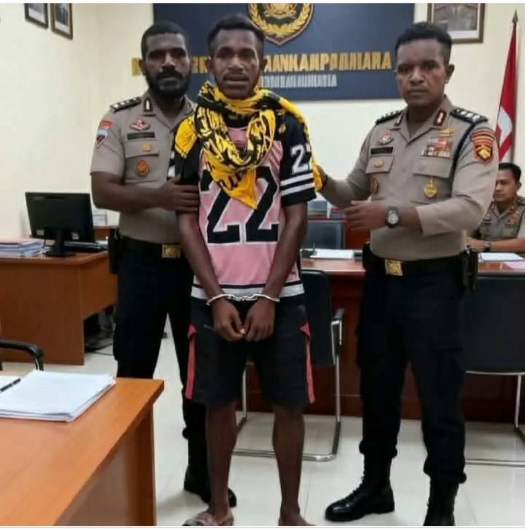 Sama sama prempuan Papua dan sama-sama laki-laki Papua.