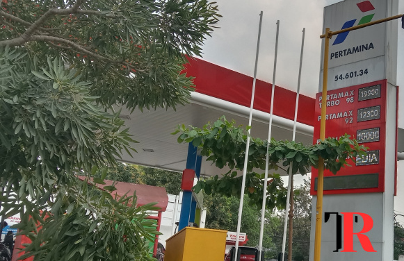 Ramah dan Cantik Pegawai SPBU Manukan Tuai Pujian