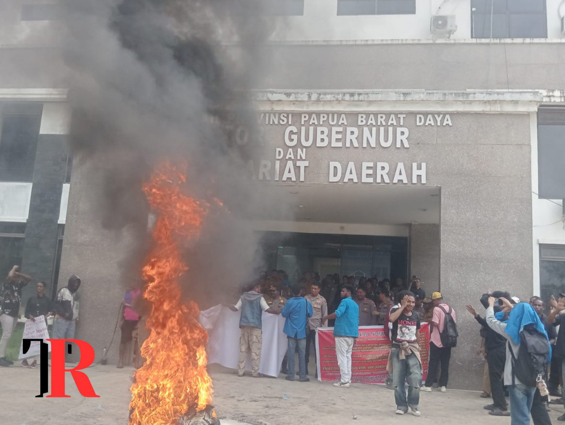 Aksi Hardiknas di Sorong, Mahasiswa Tolak MBG Wagub Terima Aspirasi