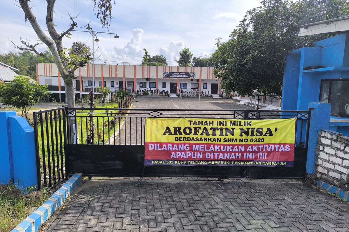 Siswa SMK Kesehatan Nusantara Pamekasan Tak Bisa Belajar Sekolah Disegel