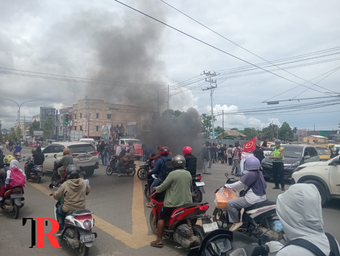 Solidaritas Mahasiswa Sorong Unjuk Rasa Peringati Hardiknas 2026.